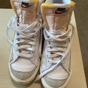 NIKE Women’s Blazer Mid 77’s High Top Sneakers.